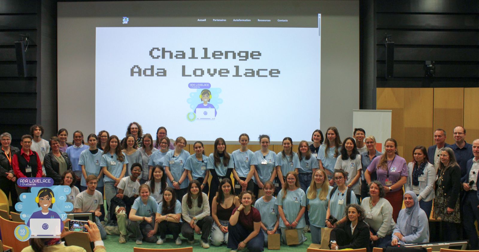 Photo de groupe des finalistes, des tutrices et du jury de la finale régionale 2025